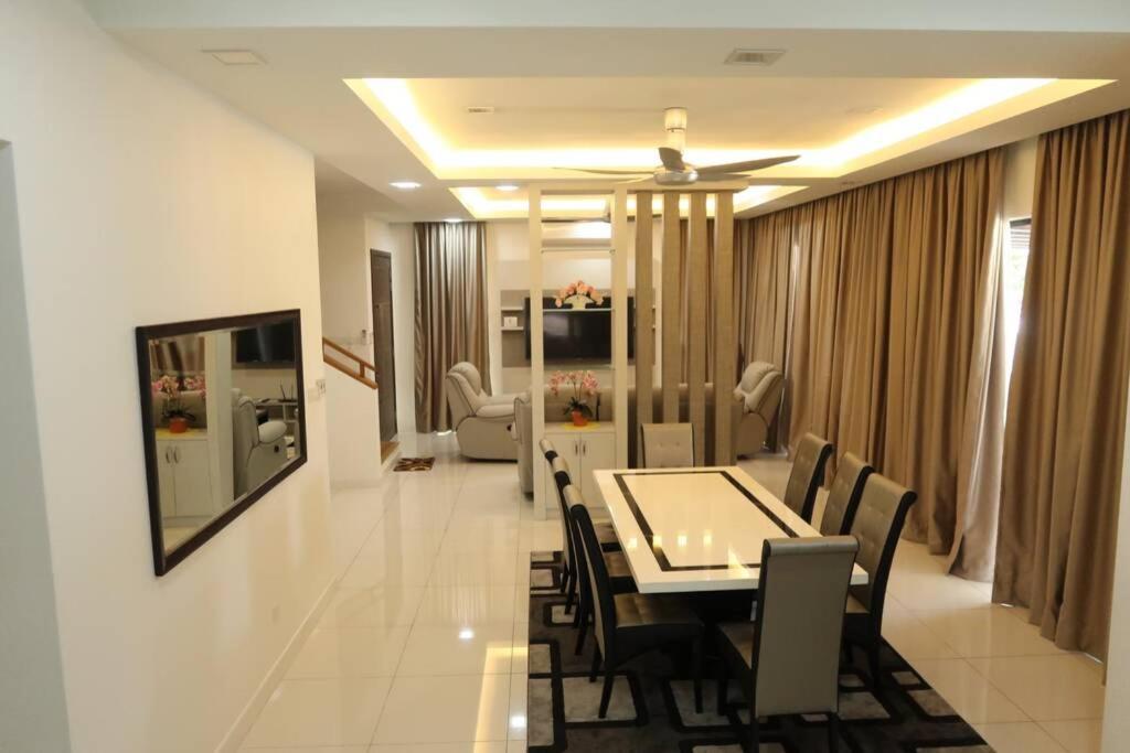 Promo Private Luxurious Nilai Vacation Home Экстерьер фото
